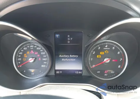 2015 Mercedes-Benz C 300 Luxury/Sport z USA, uszkodzony, nr VIN 55SWF4JB3FU081407